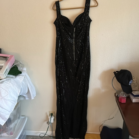 Long black sequence dress sweetheart cut with slit - Picture 2 of 2